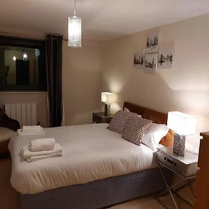 One Bed Stylish Apartment, Canary Wharf, Apartment London